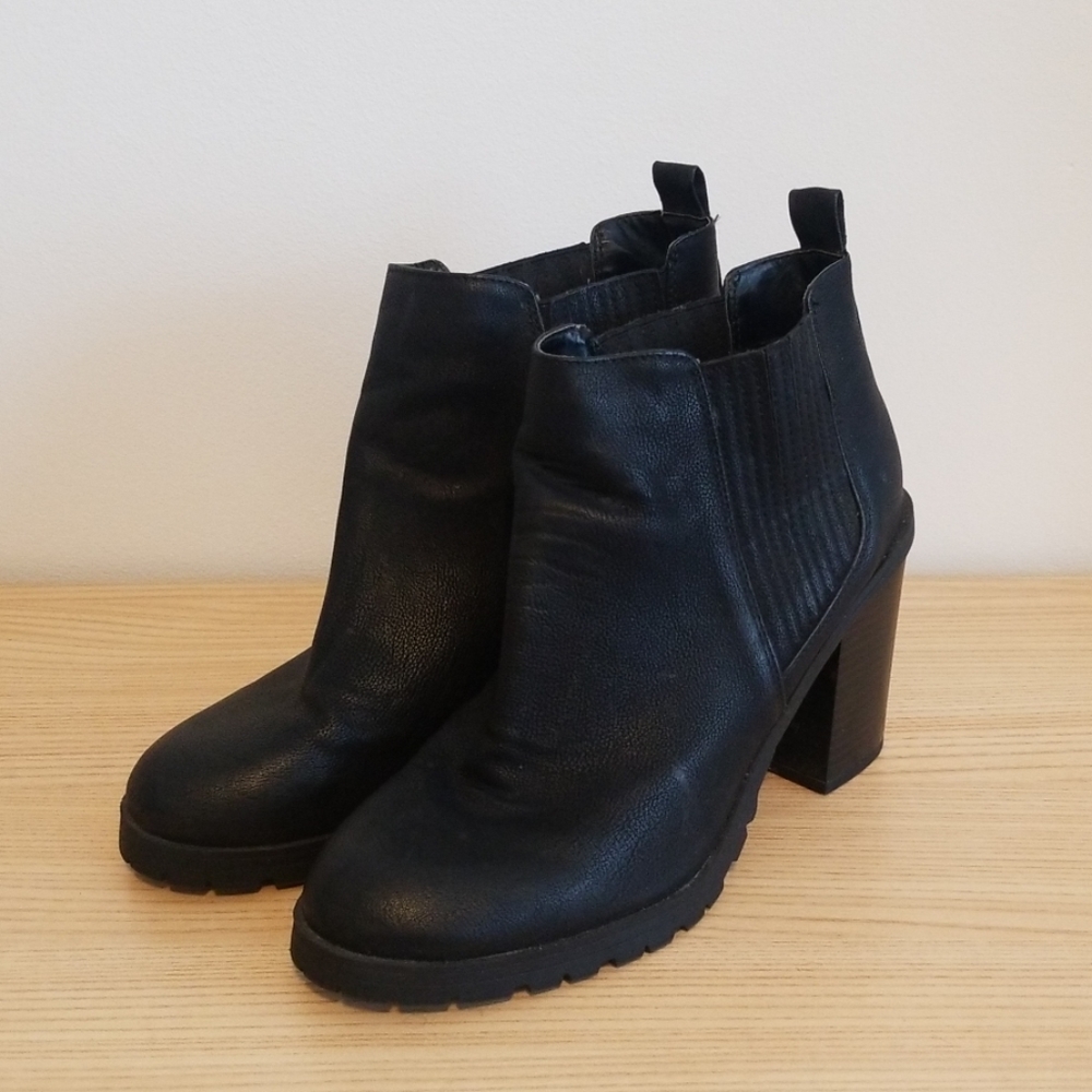 Black booties size 9 Sam & libby for Target